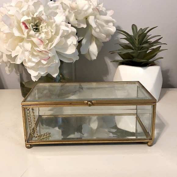 Gold Jewelery Box - Picture 2 of 4